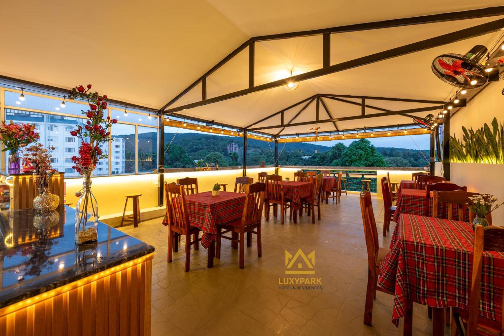 Luxy Park Hotel - Phu Quoc Centre ภายนอก รูปภาพ