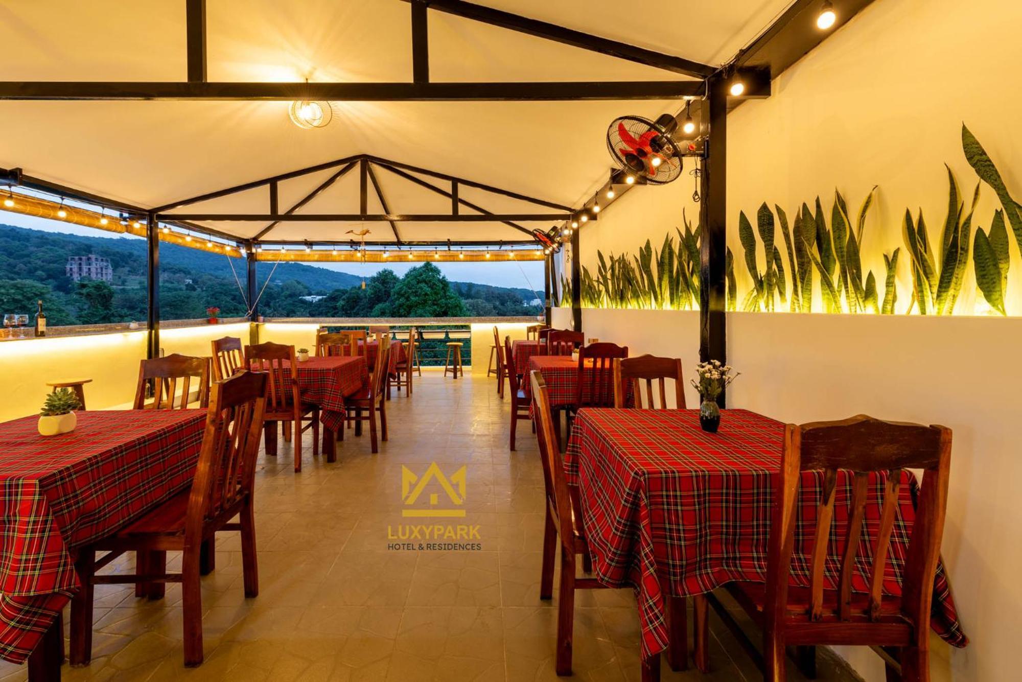 Luxy Park Hotel - Phu Quoc Centre ภายนอก รูปภาพ