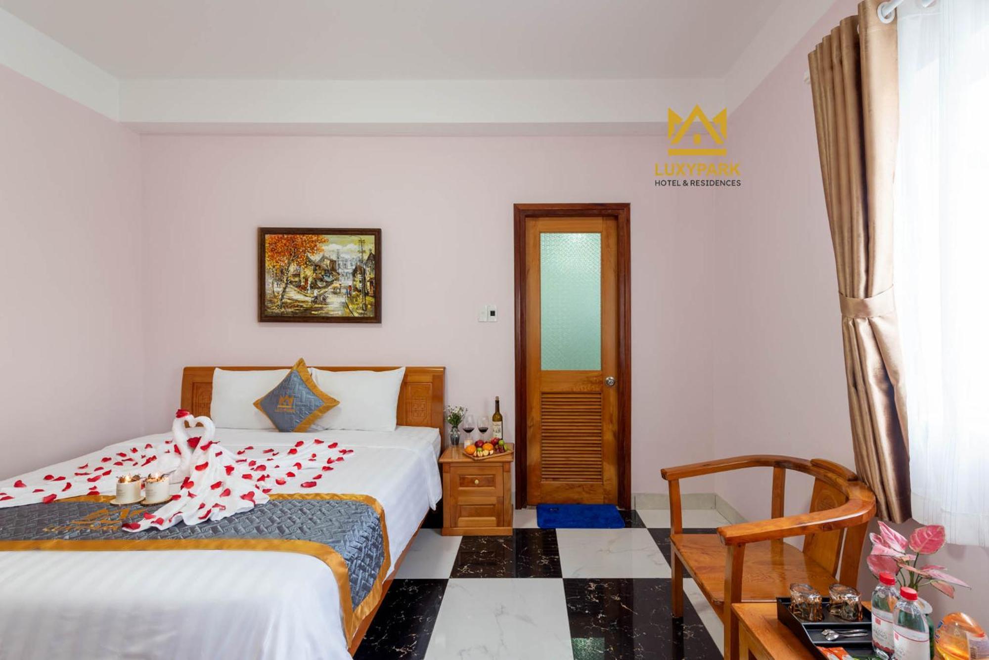 Luxy Park Hotel - Phu Quoc Centre ภายนอก รูปภาพ