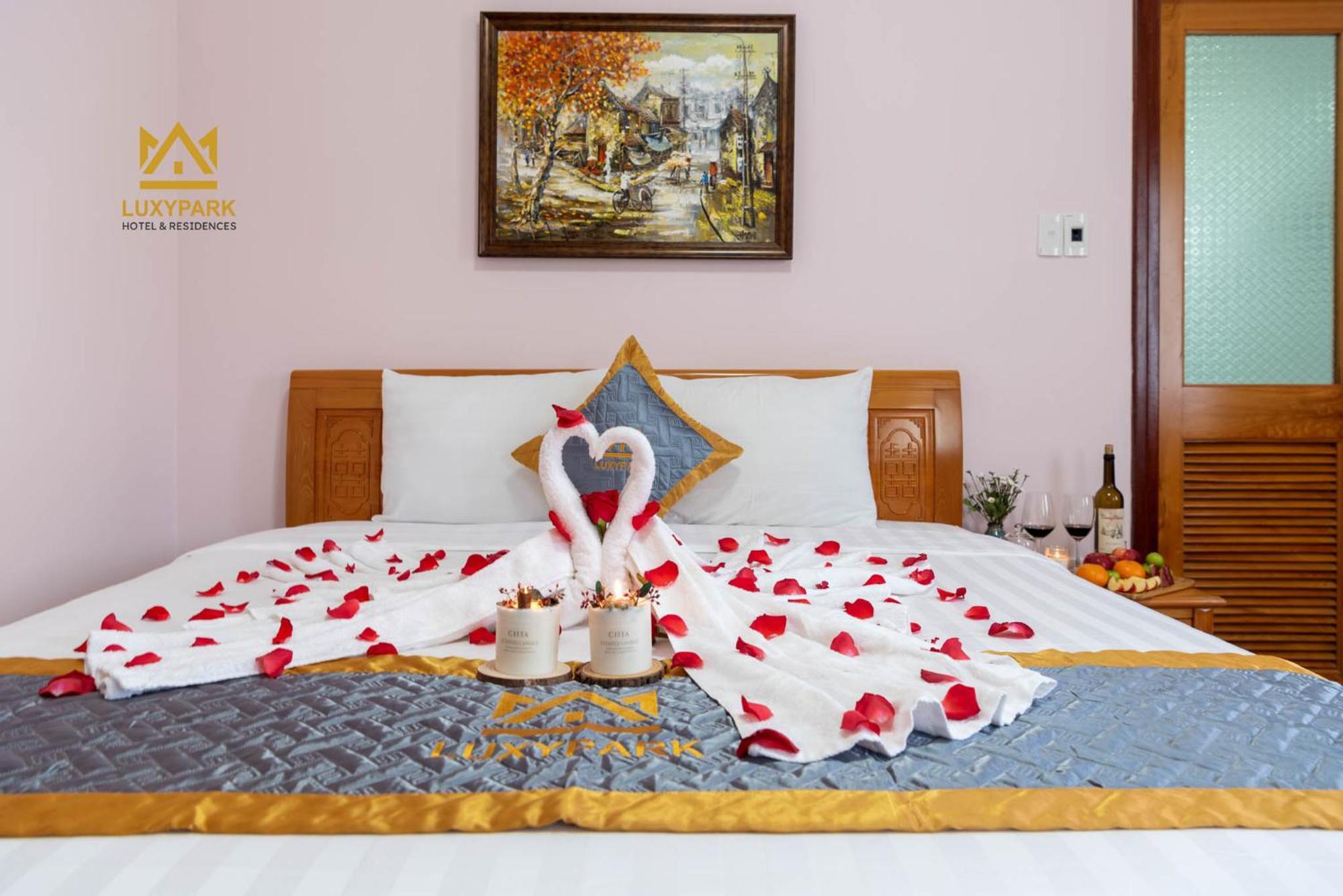 Luxy Park Hotel - Phu Quoc Centre ภายนอก รูปภาพ